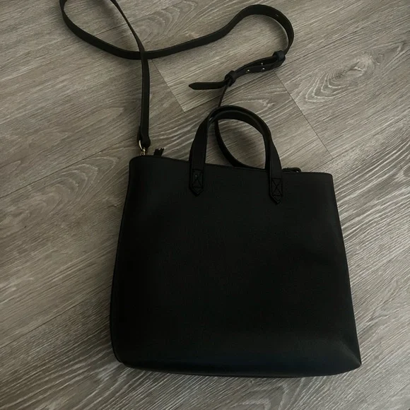 Madewell Small Transport
Leather Crossbody
Tote - Picture 3 of 13